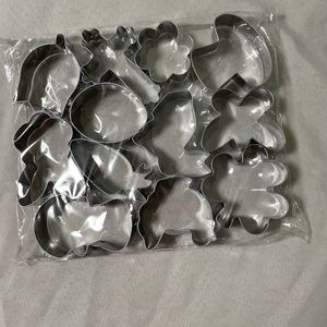 ***2/$15*** 12 piece metal cookie cutter set